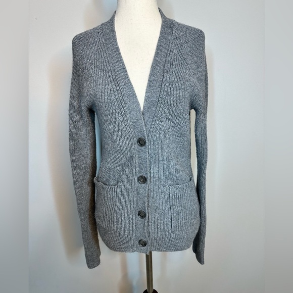 Sz M Gap heathered grey knit button front cardigan pockets wool blend v neck - Picture 1 of 9